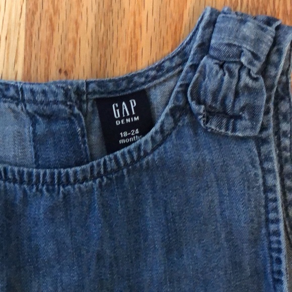 Baby Gap chambray pinnie jumper with pockets 18-24 pinafore - Picture 2 of 3